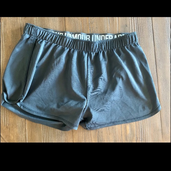 EUC women’s dk grey UA shorts - Picture 3 of 7